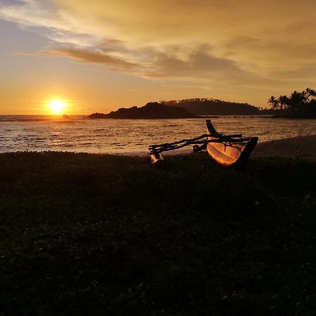 Turtle Bay Beach Resort Mirissa Eksteriør billede