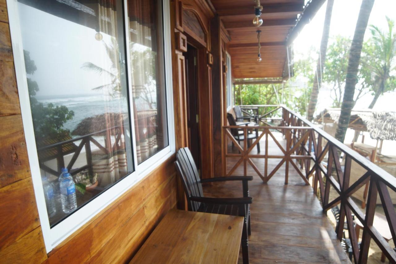 Turtle Bay Beach Resort Mirissa Eksteriør billede