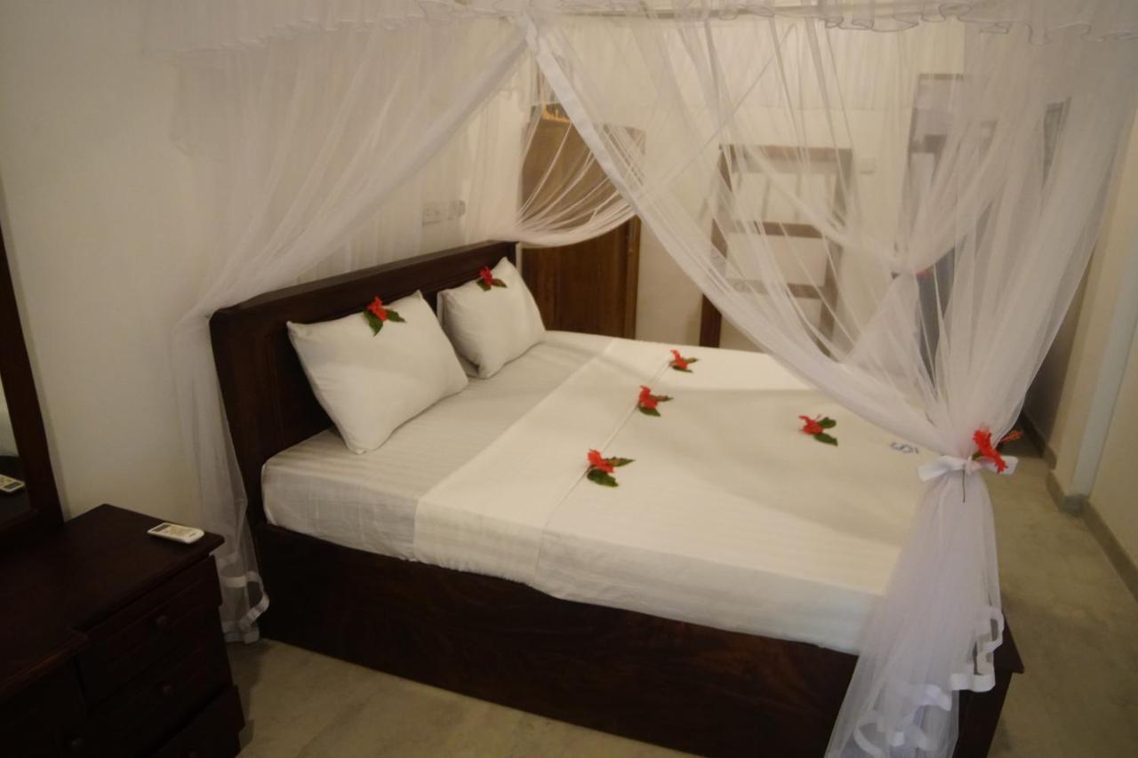 Turtle Bay Beach Resort Mirissa Eksteriør billede