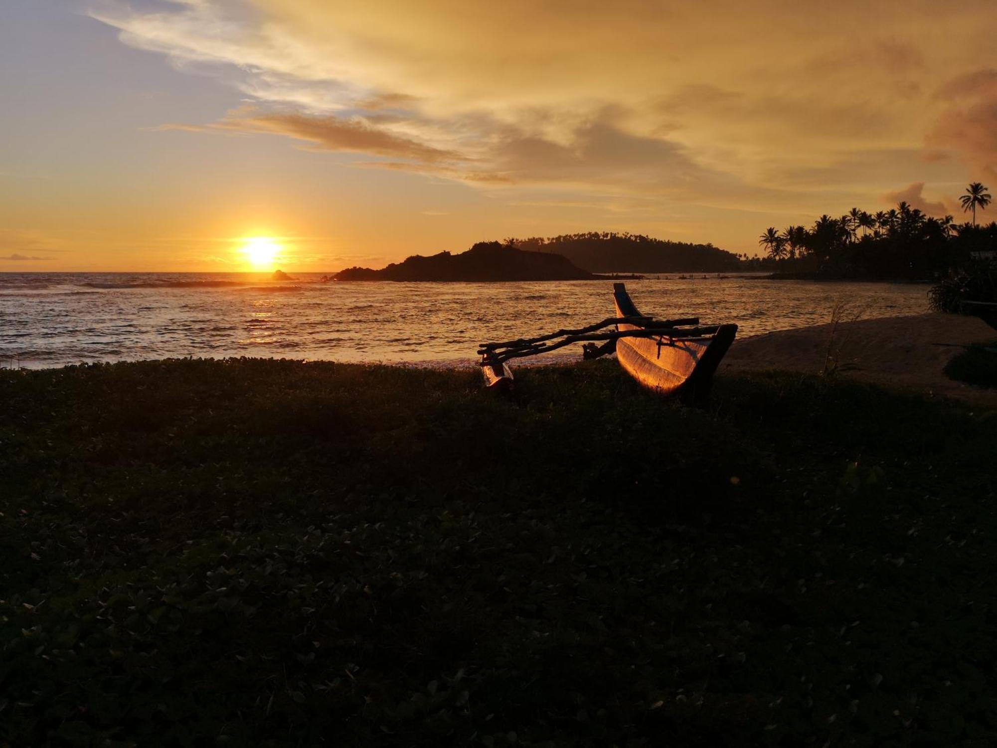 Turtle Bay Beach Resort Mirissa Eksteriør billede