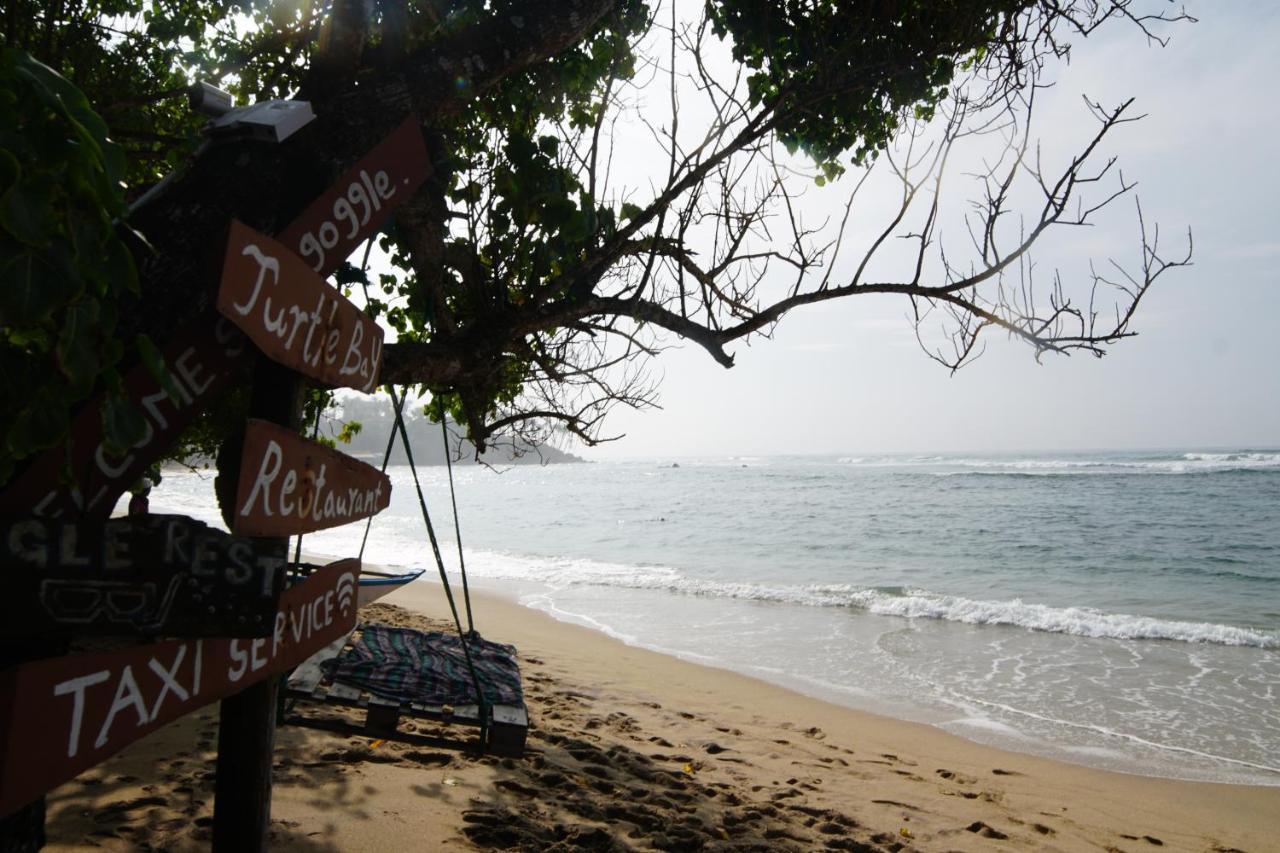 Turtle Bay Beach Resort Mirissa Eksteriør billede